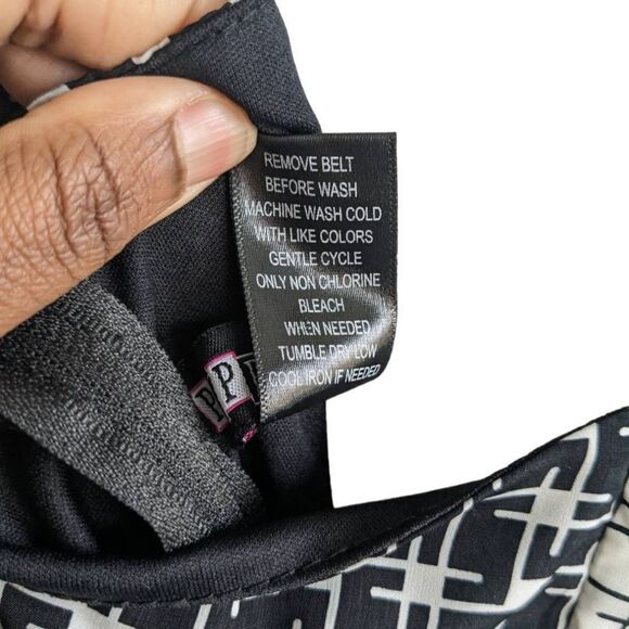 Paper Doll Dress A line Geometric print Sleeveless Keyhole back 20 Black White - Picture 8 of 11